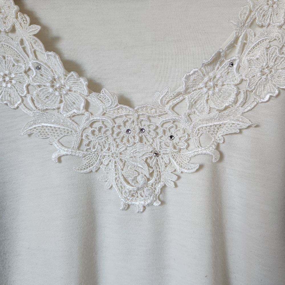 Kleids Long Sleeve T-Shirt with Lace Applique & Rhinestones - Picture 2 of 4